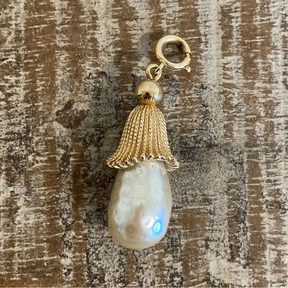 Faux Pearl and Gold Tone Acorn Pendant - Picture 4 of 9